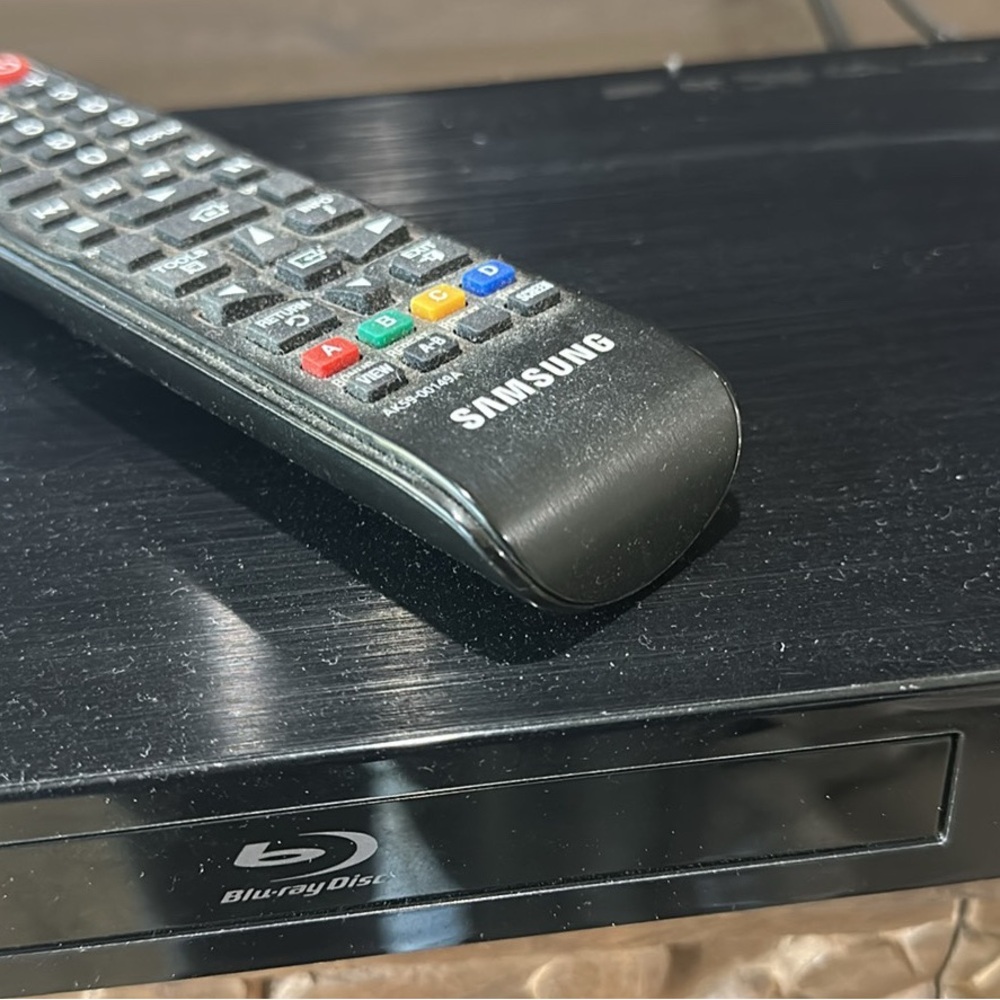Samsung Black Blu-ray Player with Remote